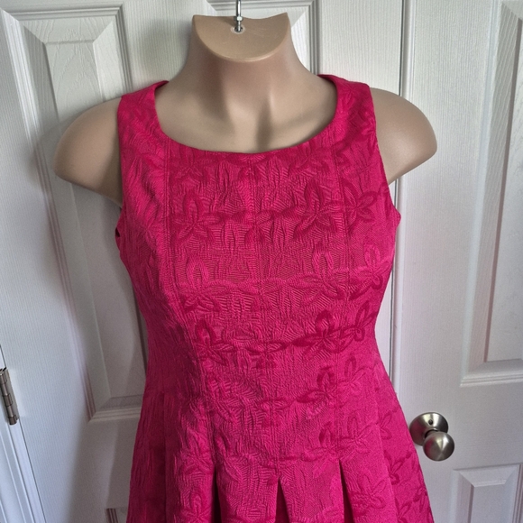 Jones Wear Dress Hot Pink Floral Texture A Line Sleeveless Pleated Dress 12 - Picture 2 of 10